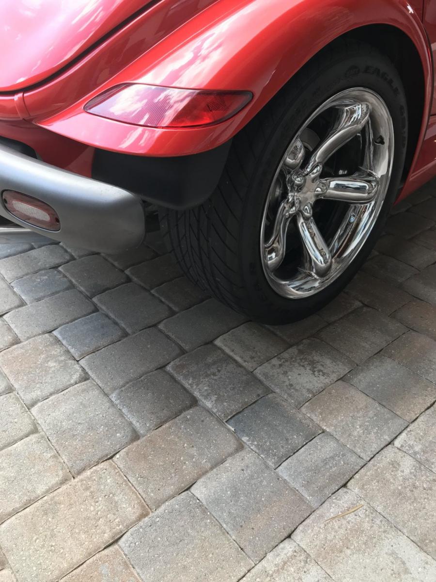 Детали экстерьера Plymouth Prowler 1999 года  (фото 21 из 66)